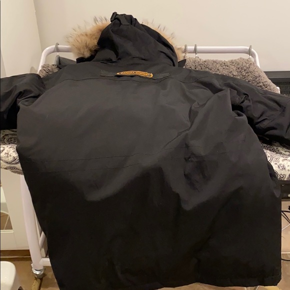 Canada goose wore once basically brand new - Picture 2 of 4